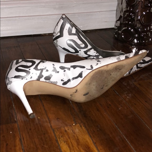 Super pointy white leather Graffiti stiletto - Picture 6 of 6